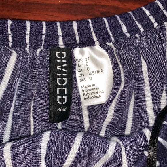 Divided by H & M Navy And White Striped Crop Top - Picture 3 of 3